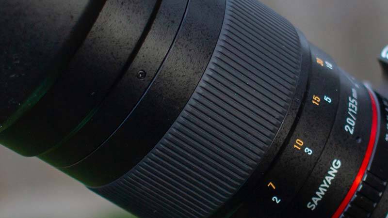 Samyang 135mm f/2 focus ring close-up